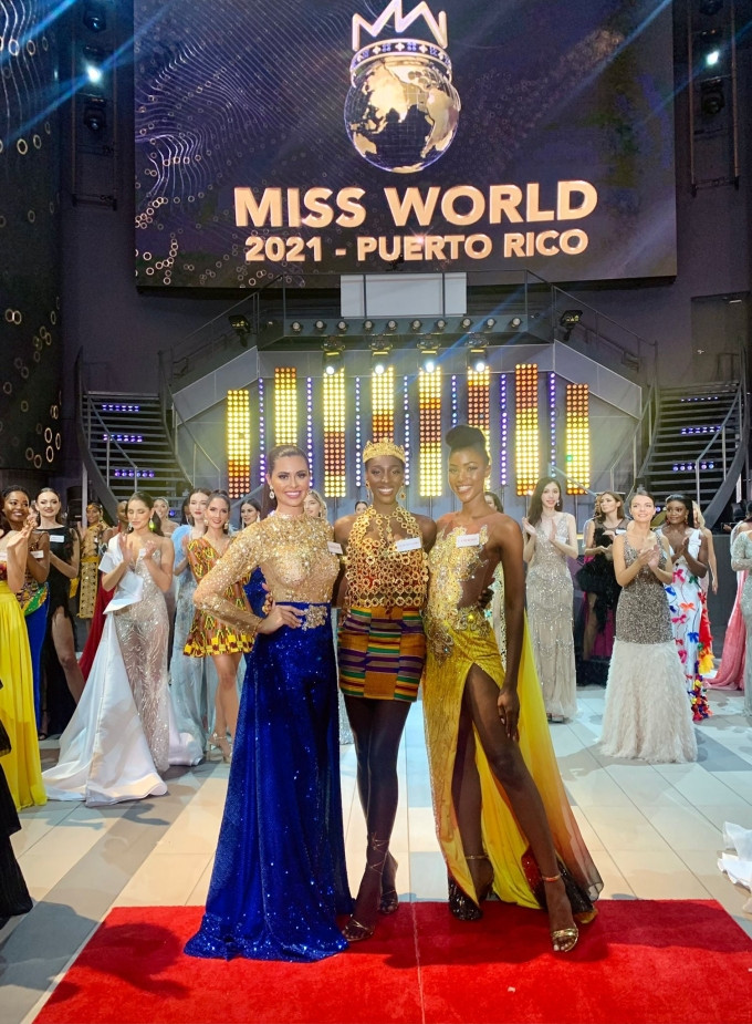 Ba thí sinh Puerto Rico, Bờ Biển Ngà, Cameroon (từ trái qua) chiến thắng phần Top Model. Ảnh: MW