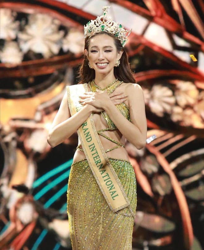 nhan-sac-thuy-tien-bi-team-qua-duong-chup-len-van-khong-22hut22-bang-anh-mat-vu-khac-tiep-nhin-nang-hau-2-ngoisaovn-w660-h809 0