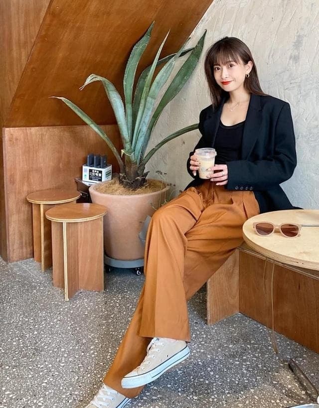 phụ nữ hông rộng mông to 0