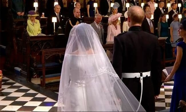 Nữ hoàng Anh không biết diễn xuất: Vui vẻ ở đám cưới Kate và mặt nghiêm trọng tại đám cưới Meghan, nhưng nhìn hành động này của Meghan không ai trách được Nữ hoàng 4
