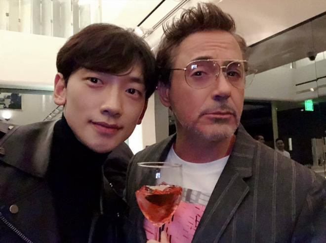  Bi Rain khoe ảnh cùng 'Người Sắt' Marvel, hai nhan sắc Á - Âu chung khung hình khiến dân mạng thốt lên: 'Gừng càng già càng cay' 1