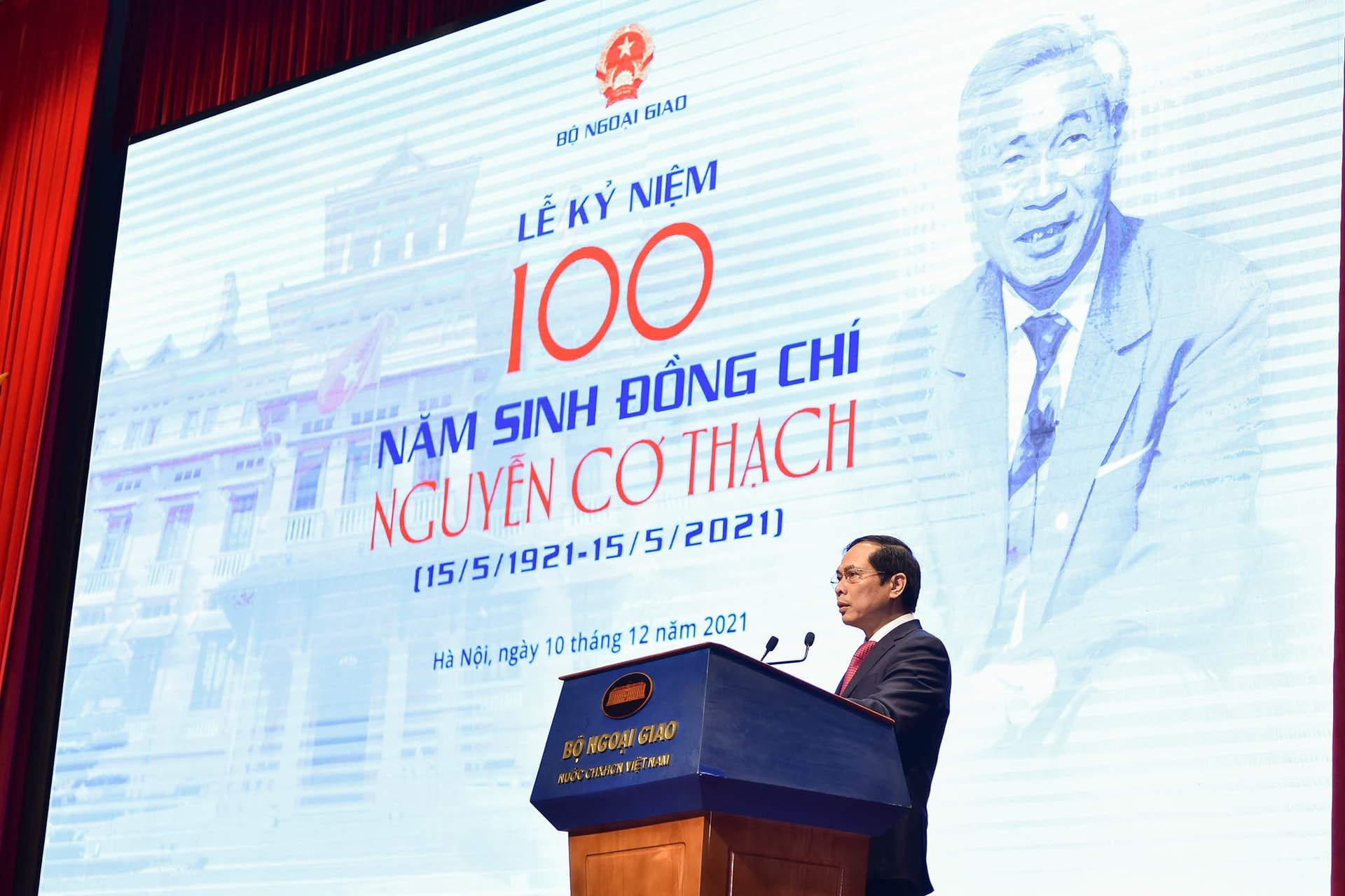 100-nam-nguyen-co-thach2.jpg