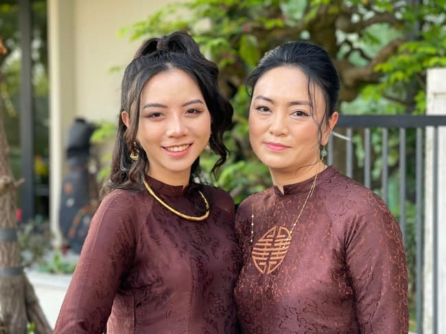 hai con út nhà cô văn thùy dương  1