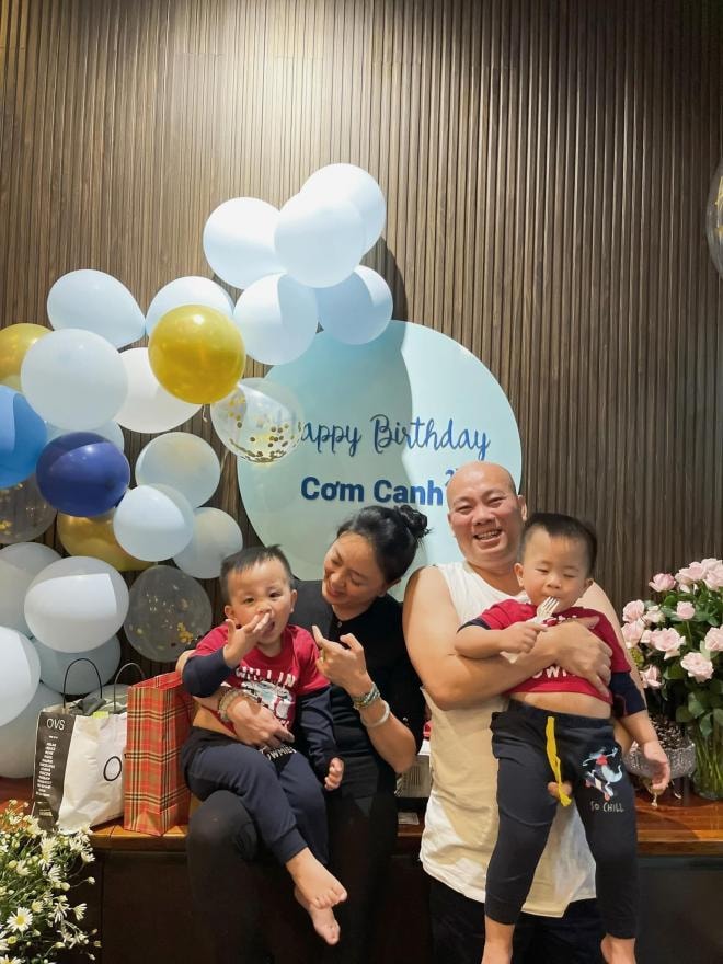 hai con út nhà cô văn thùy dương  2