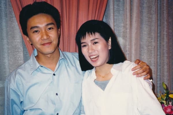 Từng yêu nhau say đắm, khi cô qua đời tóc của Châu Tinh Trì cũng bạc trắng, sau này hình bóng cô luôn xuất hiện trong những bộ phim của anh 2