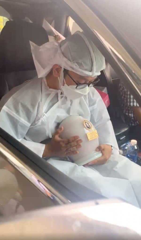 tro-cot-cua-ngo-quoc-linh-duoc-dua-ve-nha-rieng-de-to-chuc-tang-le-mot-mau-u-buon-tien-biet-nghe-si-tai-nang-3-ngoisaovn-w600-h1023 2