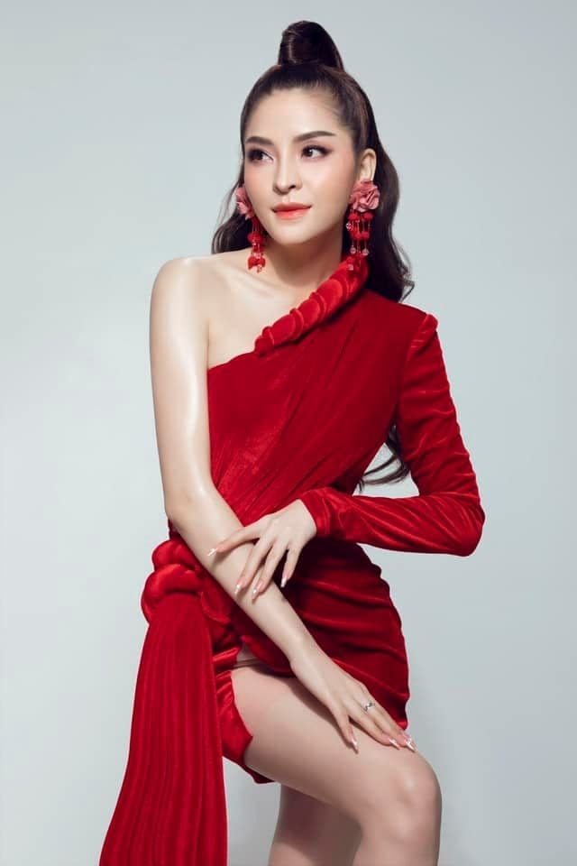 saka-truong-tuyen-khoe-loat-anh-con-trai-vua-cat-toc-dang-yeutiet-lo-ten-o-nha-cua-nhoc-ty-8-ngoisaovn-w640-h960 1