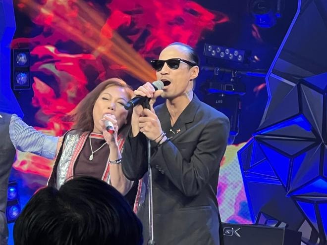 siu-black-khoe-giong-hat-live-22noi-da-ga22-pham-anh-khoa-lan-dau-xuat-hien-truoc-truyen-thong-voi-kinh-den-che-ca-mat-10-ngoisaovn-w2048-h1536 5