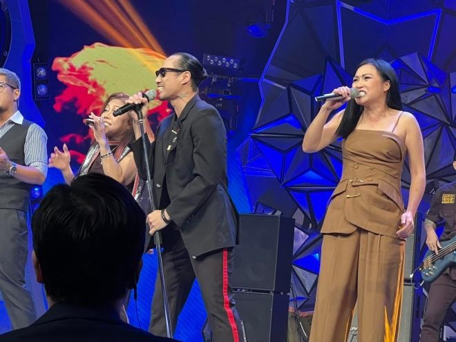 siu-black-khoe-giong-hat-live-22noi-da-ga22-pham-anh-khoa-lan-dau-xuat-hien-truoc-truyen-thong-voi-kinh-den-che-ca-mat-14-ngoisaovn-w2048-h1536 0
