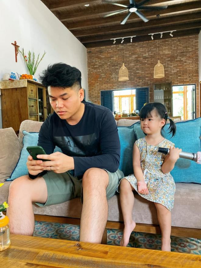 le-phuong-khoe-khung-canh-yen-binh-tai-que-nha-tra-vinh-6434c9bd-ngoisaovn-w1000-h1333 2