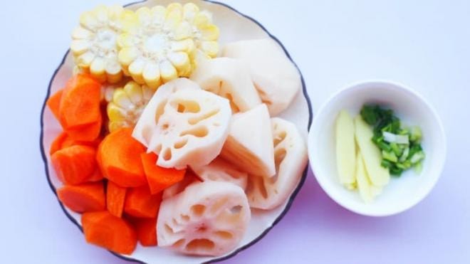  canh sườn non củ sen 3