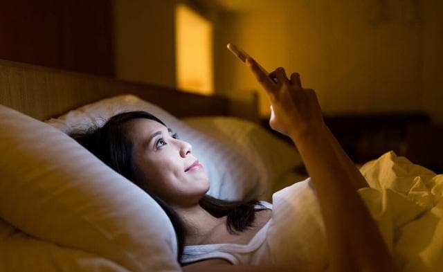 dậy quá sớm có hại hơn thức khuya 0