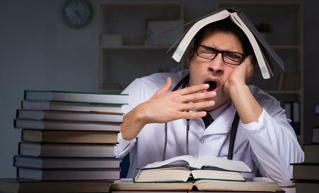 dậy quá sớm có hại hơn thức khuya 1