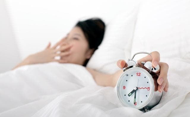 dậy quá sớm có hại hơn thức khuya 3