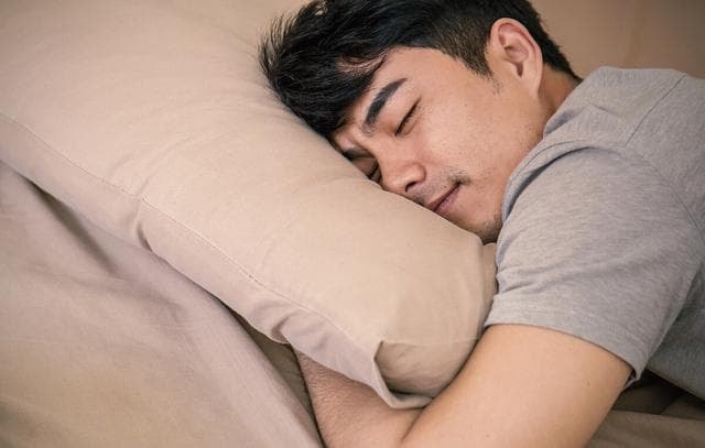 dậy quá sớm có hại hơn thức khuya 4