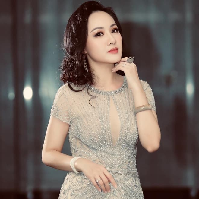 dien-moi-bo-do-don-gian-len-song-thoi-su-btv-hoai-anh-cung-duoc-dan-tinh-khen-het-loi-71902956_3152882294727263_665402867804274688_n-1571130499-663-width600height338.jpg 0