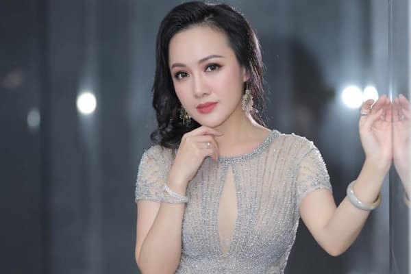 dien-moi-bo-do-don-gian-len-song-thoi-su-btv-hoai-anh-cung-duoc-dan-tinh-khen-het-loi-71902956_3152882294727263_665402867804274688_n-1571130499-663-width600height338.jpg 1