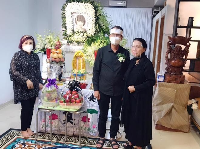 ngay-mat-dau-tien-cua-nsut-thanh-kim-hue-chong-ngoi-than-thoi-nhu-nguoi-mat-hon-nsnd-le-thuy-va-nsnd-bach-tuyet-den-vieng-1-ngoisaovn-w2048-h1534 3