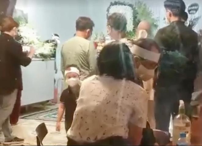 ngay-mat-dau-tien-cua-nsut-thanh-kim-hue-chong-ngoi-than-thoi-nhu-nguoi-mat-hon-nsnd-le-thuy-va-nsnd-bach-tuyet-den-vieng-2-ngoisaovn-w1522-h1100 5