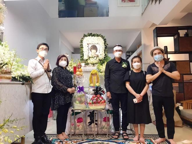 ngay-mat-dau-tien-cua-nsut-thanh-kim-hue-chong-ngoi-than-thoi-nhu-nguoi-mat-hon-nsnd-le-thuy-va-nsnd-bach-tuyet-den-vieng-3-ngoisaovn-w2048-h1534 0