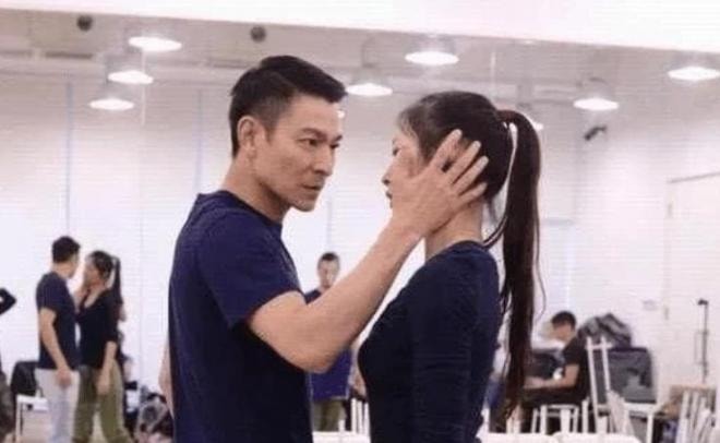 Cả cuộc đời cô đã làm bạn nhảy của Lưu Đức Hoa: Theo chân anh từ năm 16 tuổi, đến 41 tuổi vẫn chưa lấy chồng  6