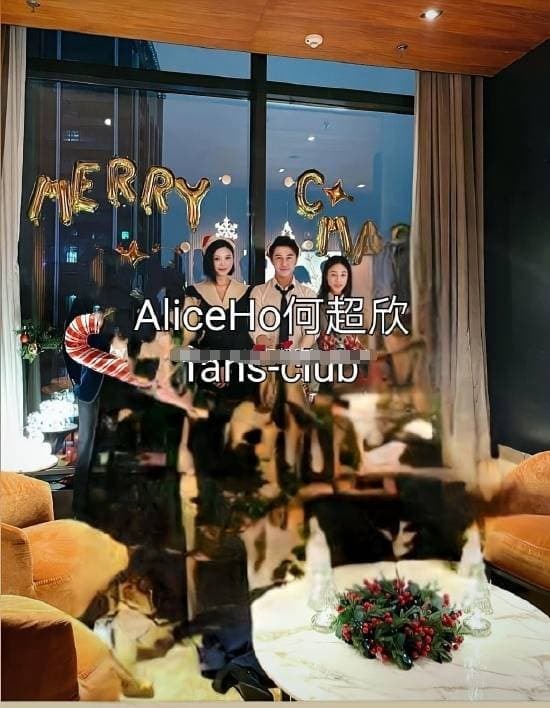 Bị đồn 'máy đẻ cho nhà trùm sòng bạc, Hề Mộng Dao khoe ảnh Giáng sinh sang chảnh với Hà Du Quân và em chồng 7