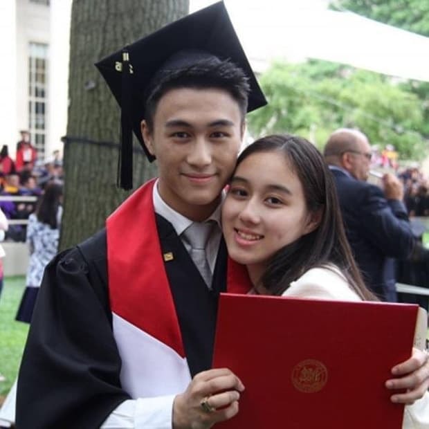 Bị đồn 'máy đẻ cho nhà trùm sòng bạc, Hề Mộng Dao khoe ảnh Giáng sinh sang chảnh với Hà Du Quân và em chồng 13