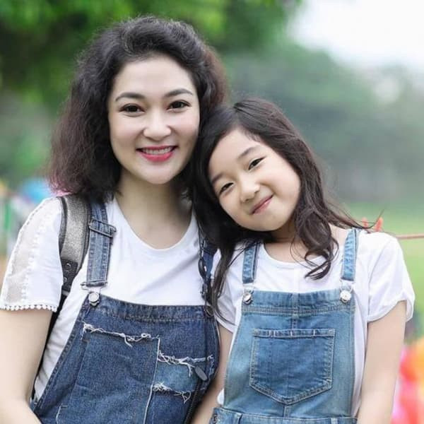 hoa-hau-nguyen-thi-huyen-hiem-hoi-22nha-hang22-vai-goc-khong-gian-song-2-ngoisaovn-w600-h600 4