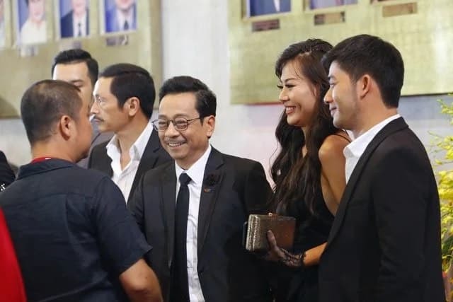 Thanh Hương viếng mộ Hoàng Dũng  1