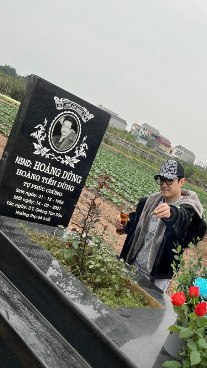 Chí Nhân viếng mộ  1