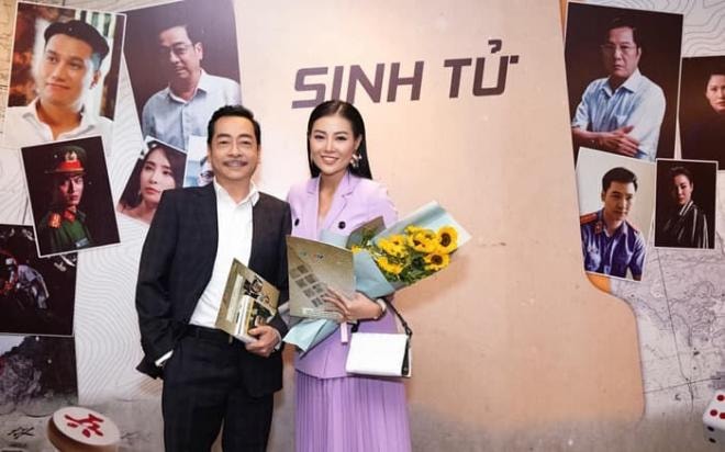 Thanh Hương viếng mộ Hoàng Dũng  2