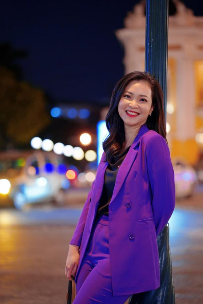 nhan-sac-doi-thuong-cua-btv-thay-the-hoai-anh-dan-thoi-su-19h-lieu-co-dinh-3-ngoisaovn-w1000-h1500 4 nhan-sac-doi-thuong-cua-btv-thay-the-hoai-anh-dan-thoi-su-19h-lieu-co-dinh-3-ngoisaovn-w1000-h1500 4