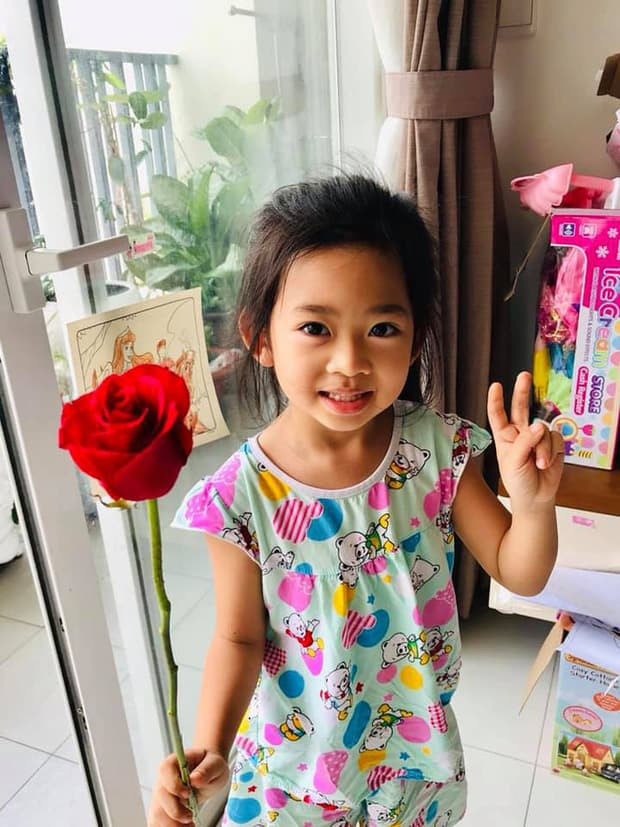 con-gai-co-dien-vien-mai-phuong-lam-nguoi-mau-anh-nhi-nhin-cu-nhu-ban-sao-cua-me-minh-4-ngoisaovn-w620-h827 2