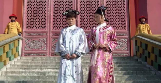 Chân Hoàn truyện: Ung Chính chọn thê thiếp, tại sao thái hậu lại chỉ tạt trà rồi ném mèo vào chân Chân Hoàn? 3