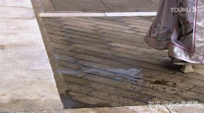 Chân Hoàn truyện: Ung Chính chọn thê thiếp, tại sao thái hậu lại chỉ tạt trà rồi ném mèo vào chân Chân Hoàn? 2