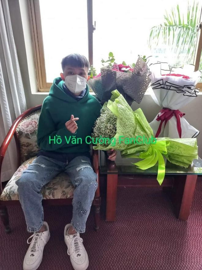 nguoi-ham-mo-vay-kin-san-bay-sau-khi-ho-van-cuong-hoan-thanh-show-dien-7d2ee8e6.jpeg 1