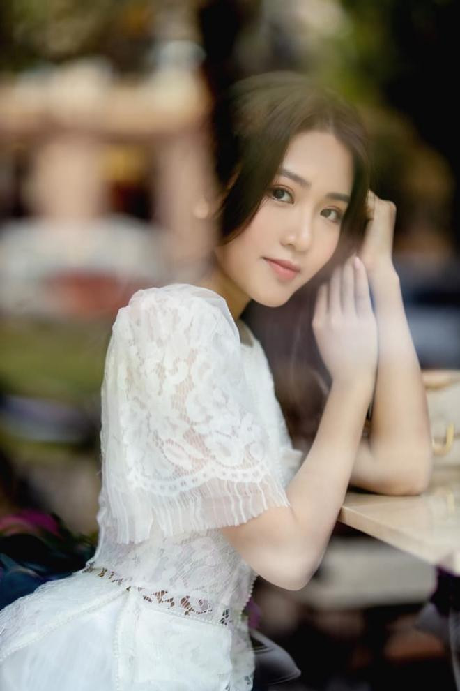 Nhan sắc đời thường trong veo của Anna Linh - gái xinh không hề kém cạnh Huyền Lizzie trong 'Thương ngày nắng về' 4 Nhan sắc đời thường trong veo của Anna Linh - gái xinh không hề kém cạnh Huyền Lizzie trong 'Thương ngày nắng về' 4