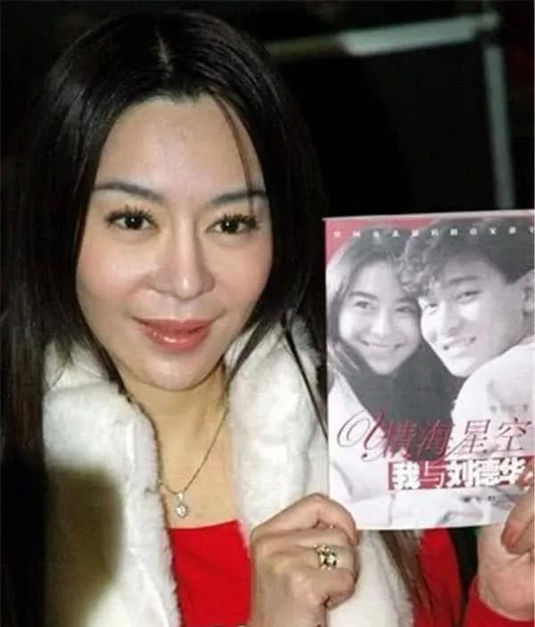 'Chu Chỉ Nhược xấu nhất màn ảnh': Mối tình đầu xin Lưu Đức Hoa hiến tinh trùng để sinh con, gương mặt ngày càng giống Lục Tiểu Linh Đồng 2