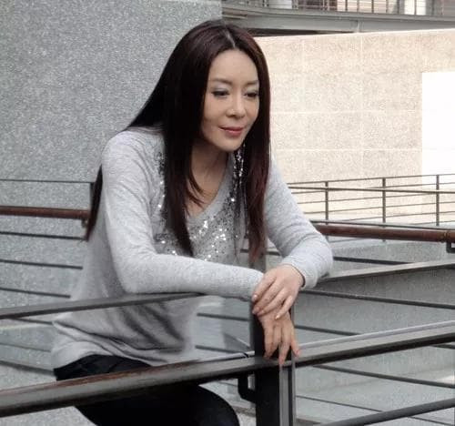 'Chu Chỉ Nhược xấu nhất màn ảnh': Mối tình đầu xin Lưu Đức Hoa hiến tinh trùng để sinh con, gương mặt ngày càng giống Lục Tiểu Linh Đồng 0