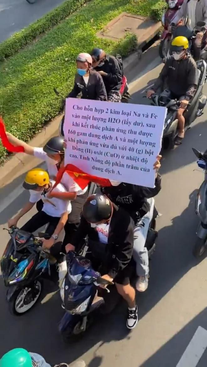 lay-nhu-fan-cua-thuy-tien-mang-han-de-hoa-hoc-di-dieu-hanh-cho-hoa-hau-giai-1-ngoisaovn-w750-h1334 1