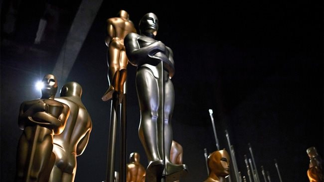 oscars-academy-awards-statue-placeholder-4-16419473337672123325530.jpg