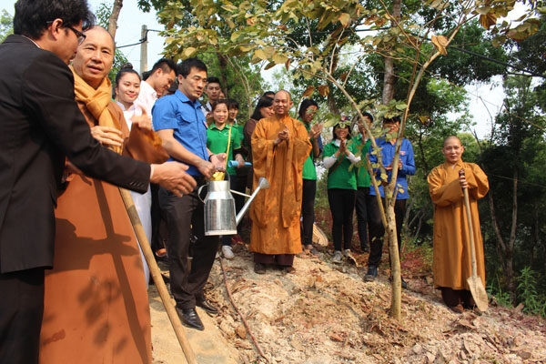 Phật giáo Việt Nam tăng cường bảo vệ môi trường trong bối cảnh dịch Covid-19