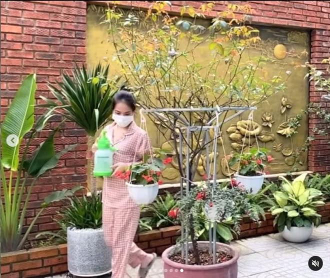 Huyền My cô chủ tiệm nail 5 Huyền My cô chủ tiệm nail 5