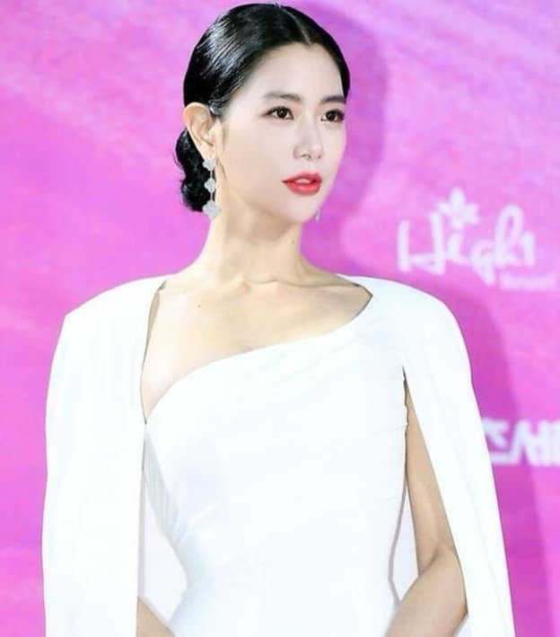  'Người đẹp số 1 châu Á' Clara Lee khoe ảnh sinh nhật, nhan sắc tuổi 36 ngày càng ngọt ngào gợi cảm bảo sao ông xã đại gia cưng chiều như công chúa 10