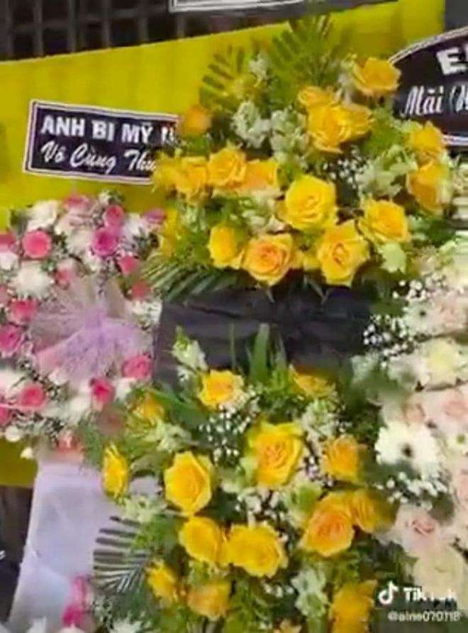Khung cảnh bên trong tang lễ 'tình tin đồn' một thời của đại gia Minh Nhựa 4