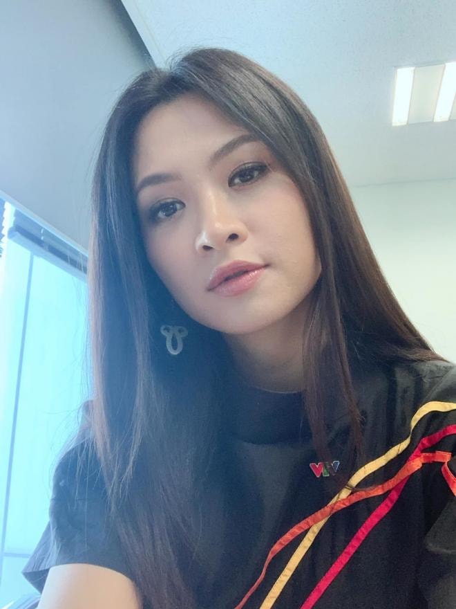 Nhan sắc Lina Phạm - MC của VTV toàn phỏng vấn những nhân vật đình đám thế giới 11