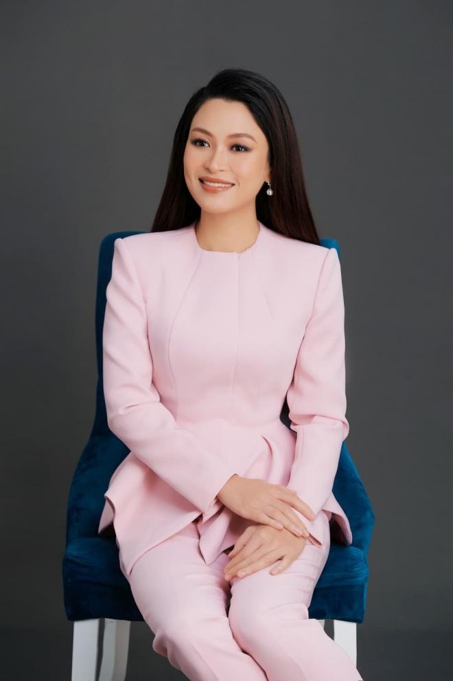 Nhan sắc Lina Phạm - MC của VTV toàn phỏng vấn những nhân vật đình đám thế giới 2