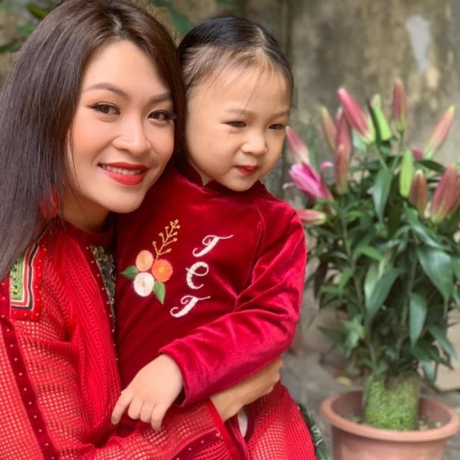 Nhan sắc Lina Phạm - MC của VTV toàn phỏng vấn những nhân vật đình đám thế giới 3