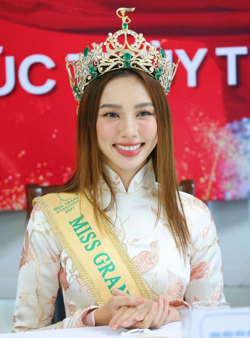 thuy-tien-trang-diem-2-3170-1641874976.jpg 0