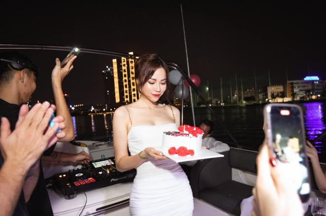 con dâu hoàng kiều  2